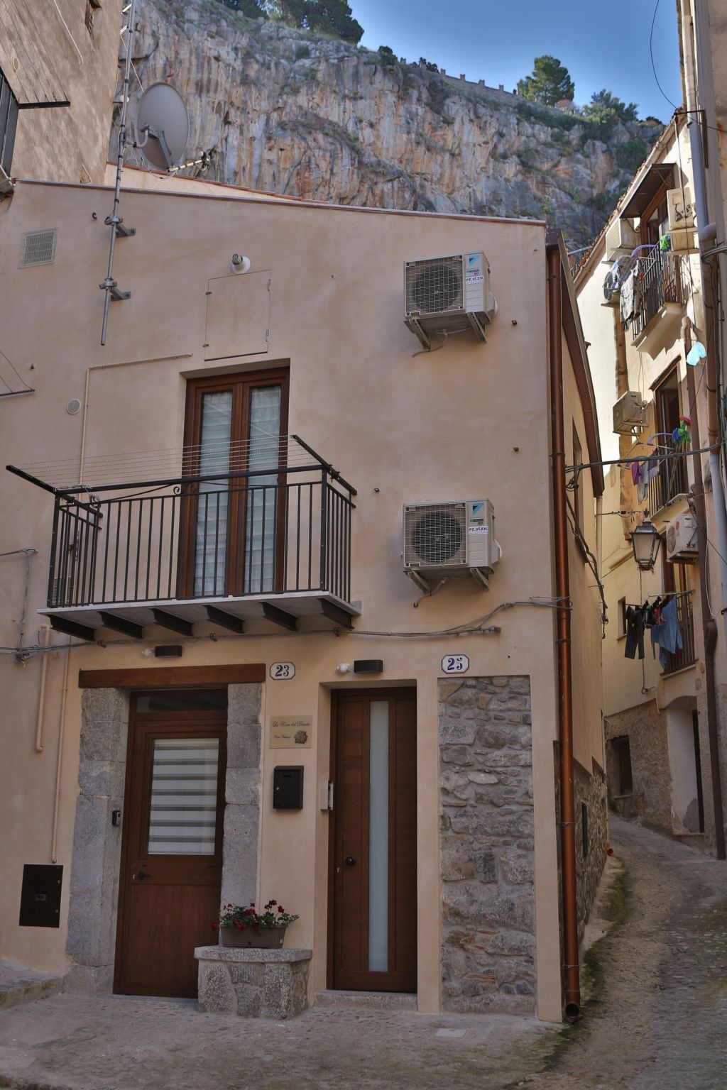 Photo of La Rosa del Deserto B