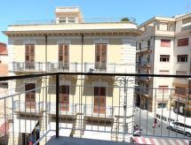 Zonnig appartement met balkon op 150 meter van het strand van Cefalù - thumbnail 3