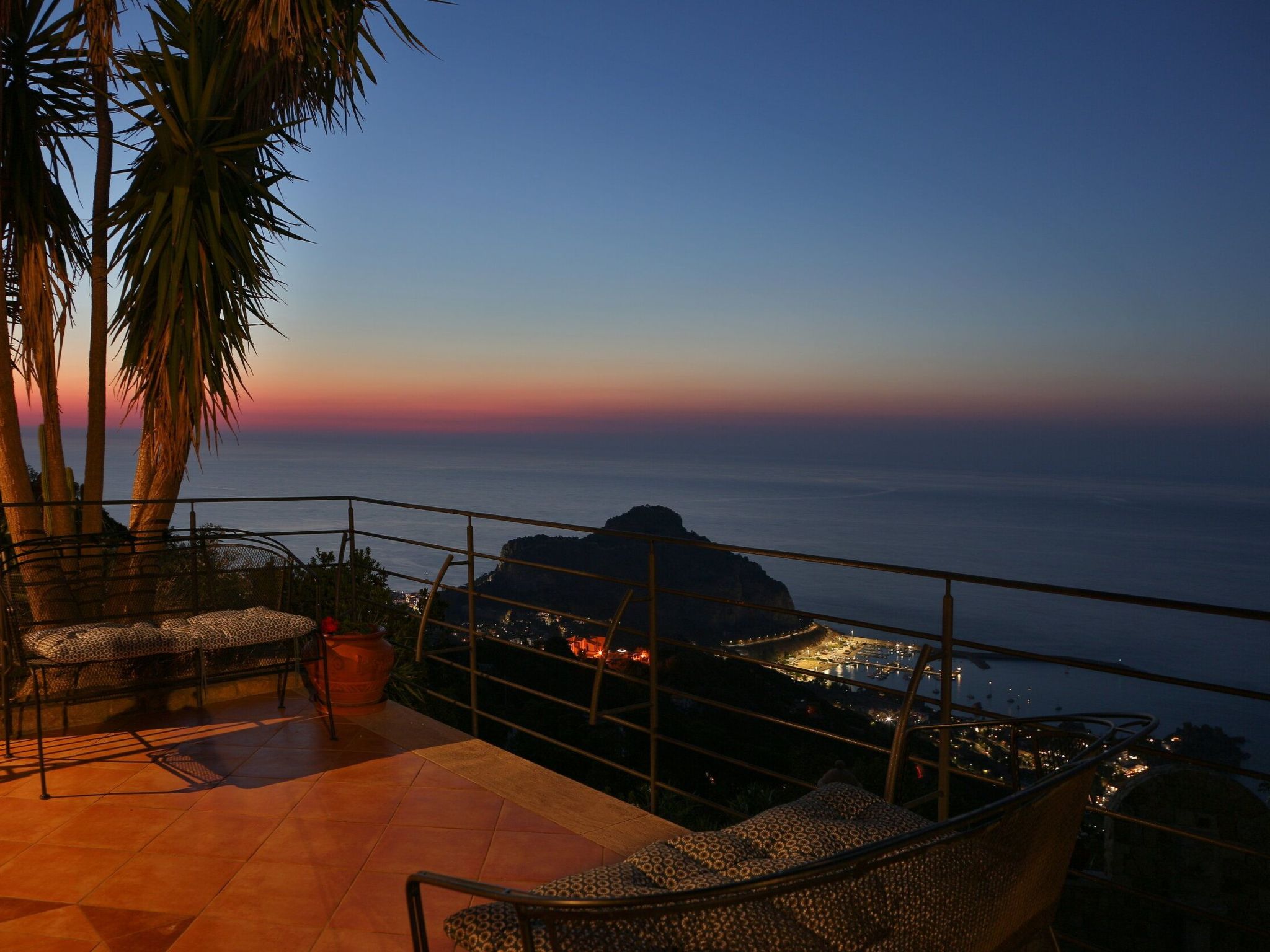 Für 10 Personen in Cefalù, Sizilien (Nordküste von Sizilien)-Dedans