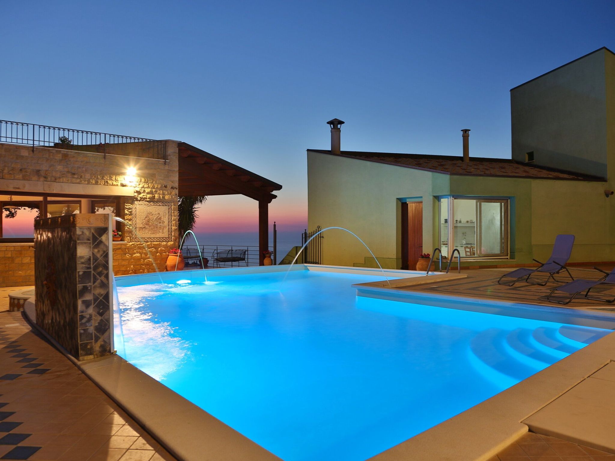 Für 10 Personen in Cefalù, Sizilien (Nordküste von Sizilien)-Dedans