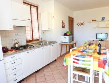 Mediterrane villa aan zee met veranda en tuin in Campofelice di Roccella - thumbnail 4