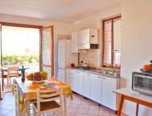 Mediterrane villa aan zee met veranda en tuin in Campofelice di Roccella - thumbnail 6