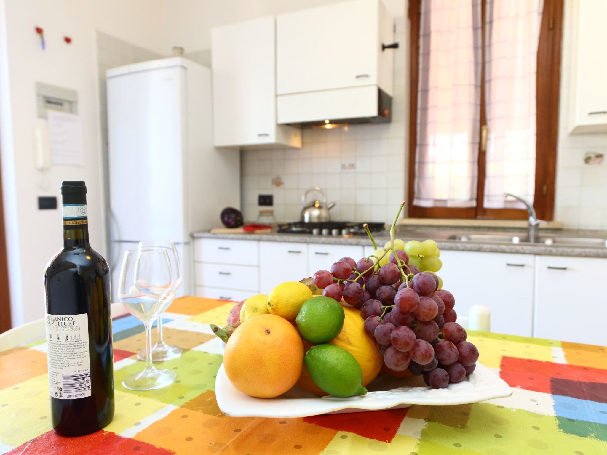 Helle mediterrane Villa mit Veranda und Garten-Image-tags.info