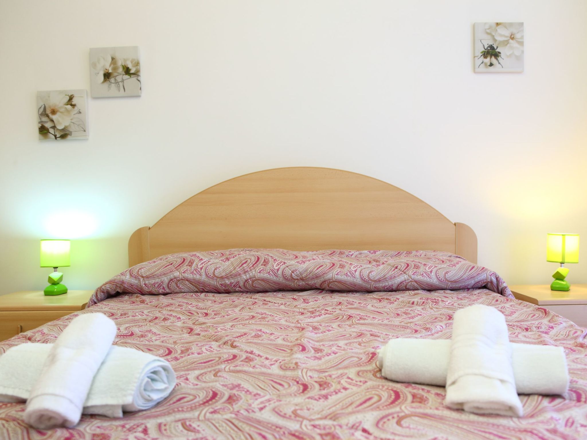 Helle mediterrane Villa mit Veranda und Garten-Image-tags.info