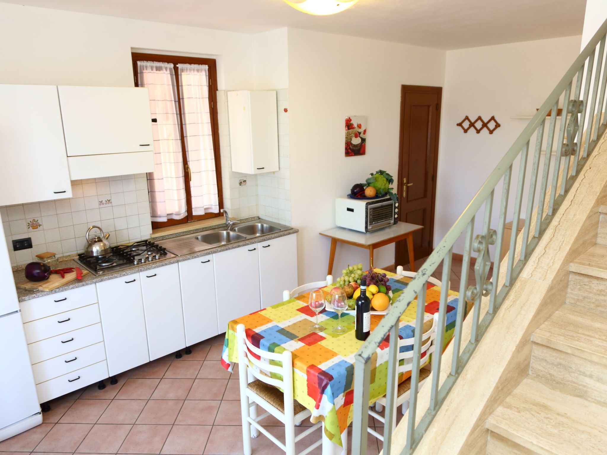 Helle mediterrane Villa mit Veranda und Garten-Image-tags.info