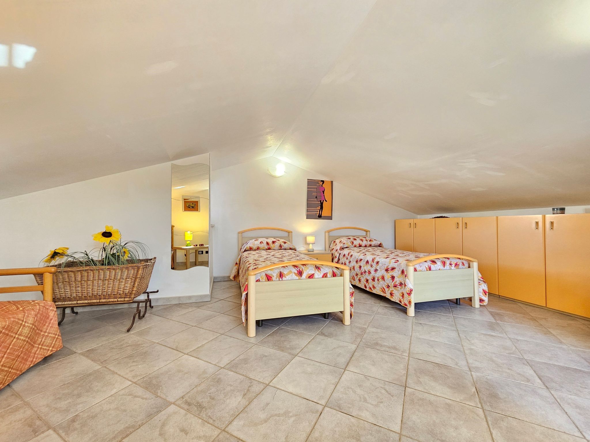 Helle mediterrane Villa mit Veranda und Garten-Image-tags.info