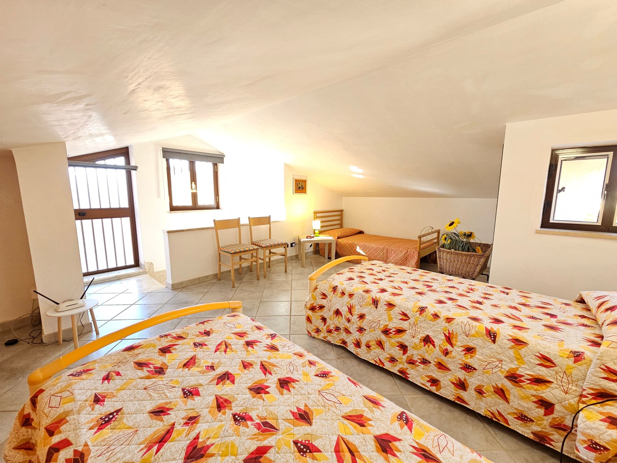 Helle mediterrane Villa mit Veranda und Garten-Image-tags.info