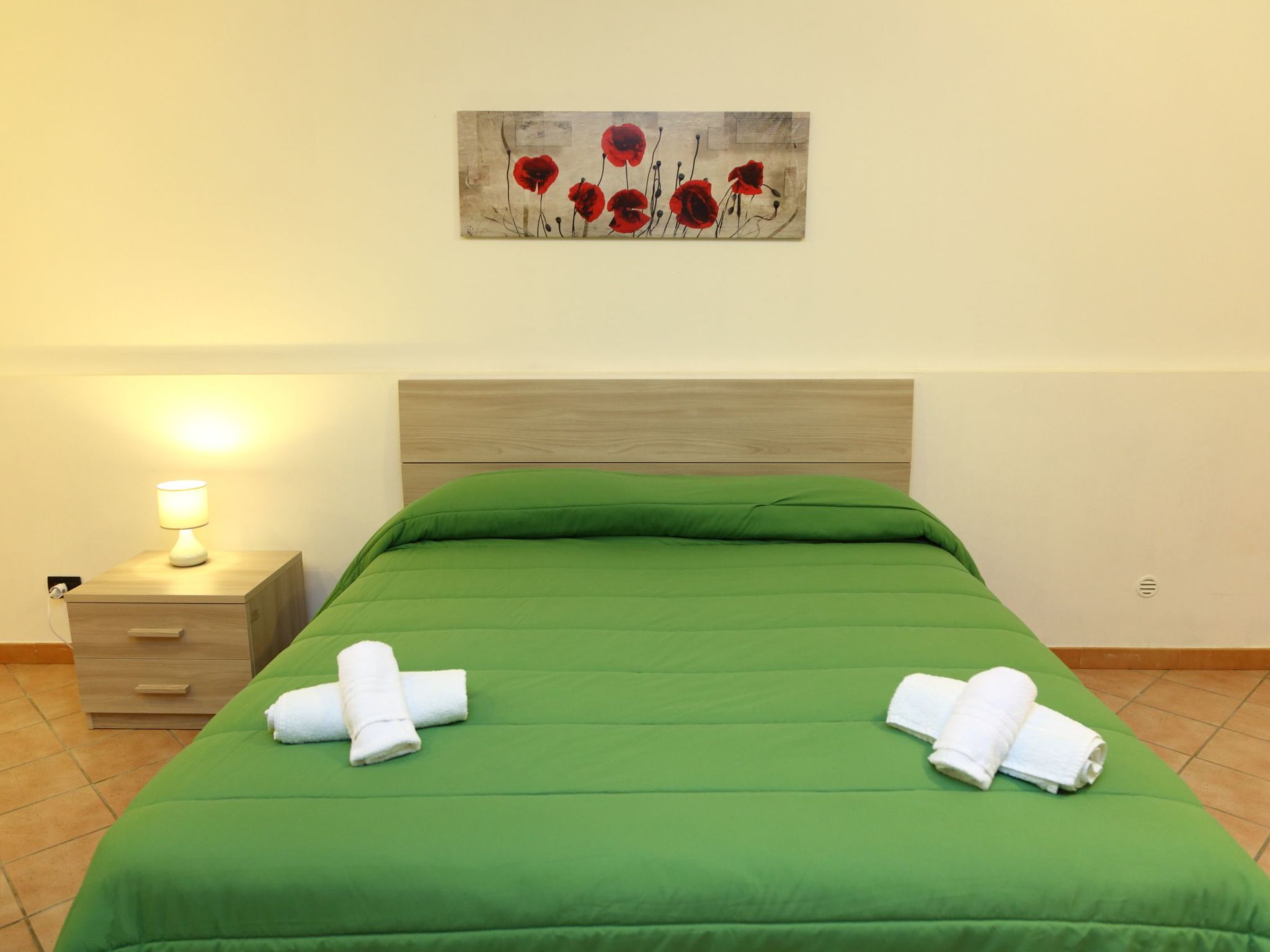 Helle mediterrane Villa mit Veranda und Garten-Image-tags.info