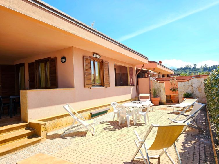 Helle Mediterrane Villa Mit Veranda Und Garten - Campofelice di Roccella