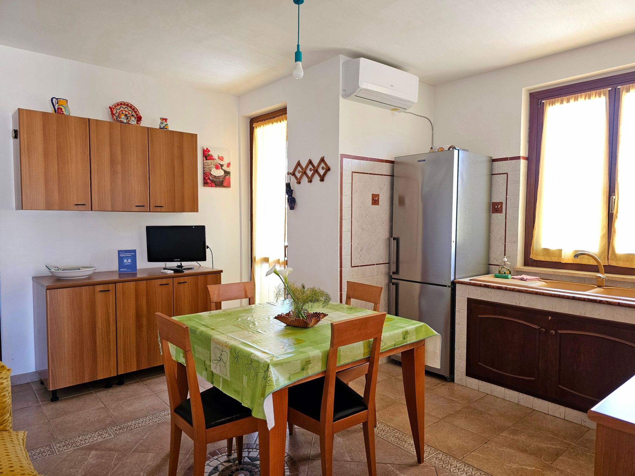 Helle mediterrane Villa mit Veranda und Garten-Image-tags.info