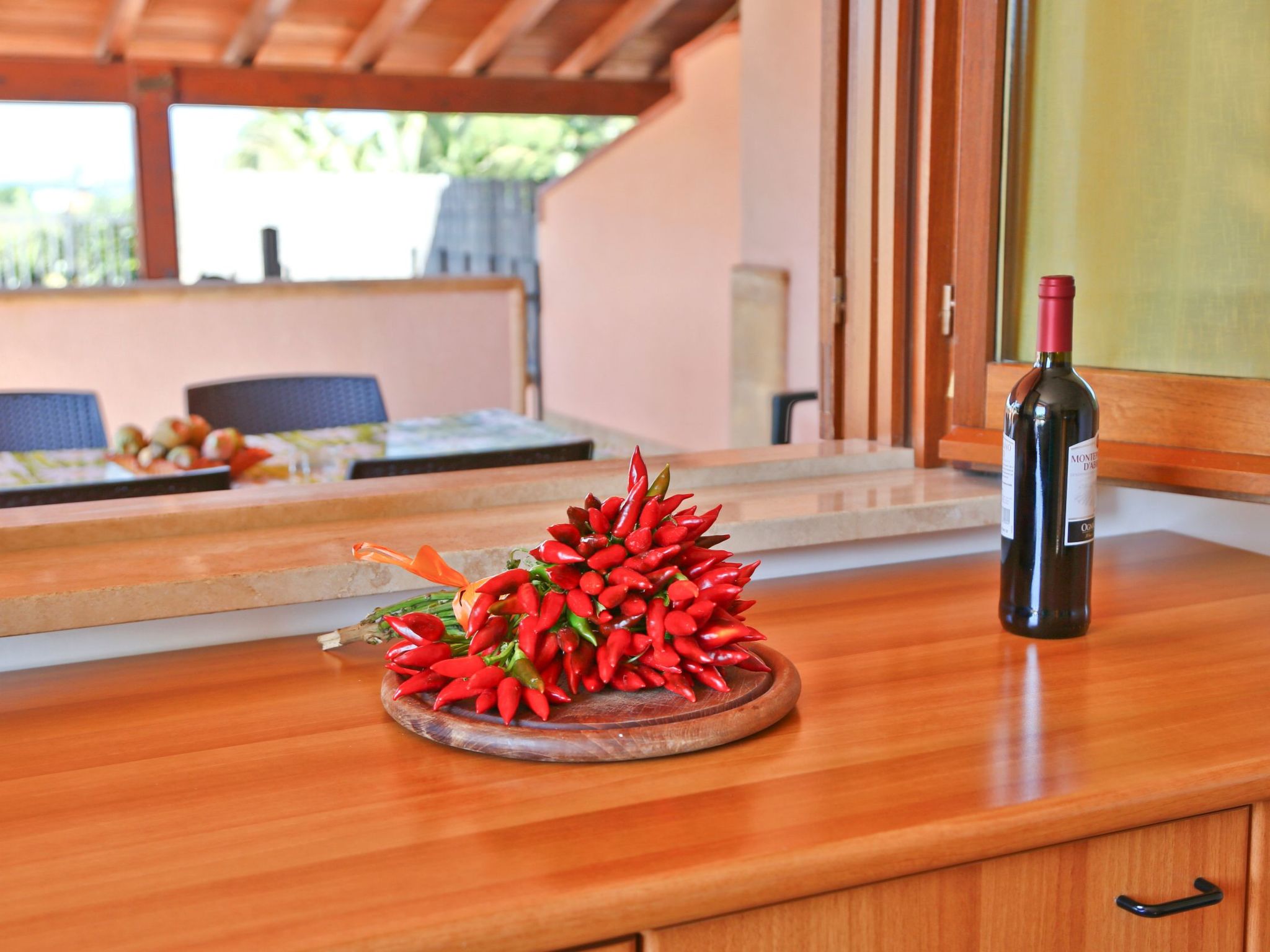 Helle mediterrane Villa mit Veranda und Garten-Image-tags.info