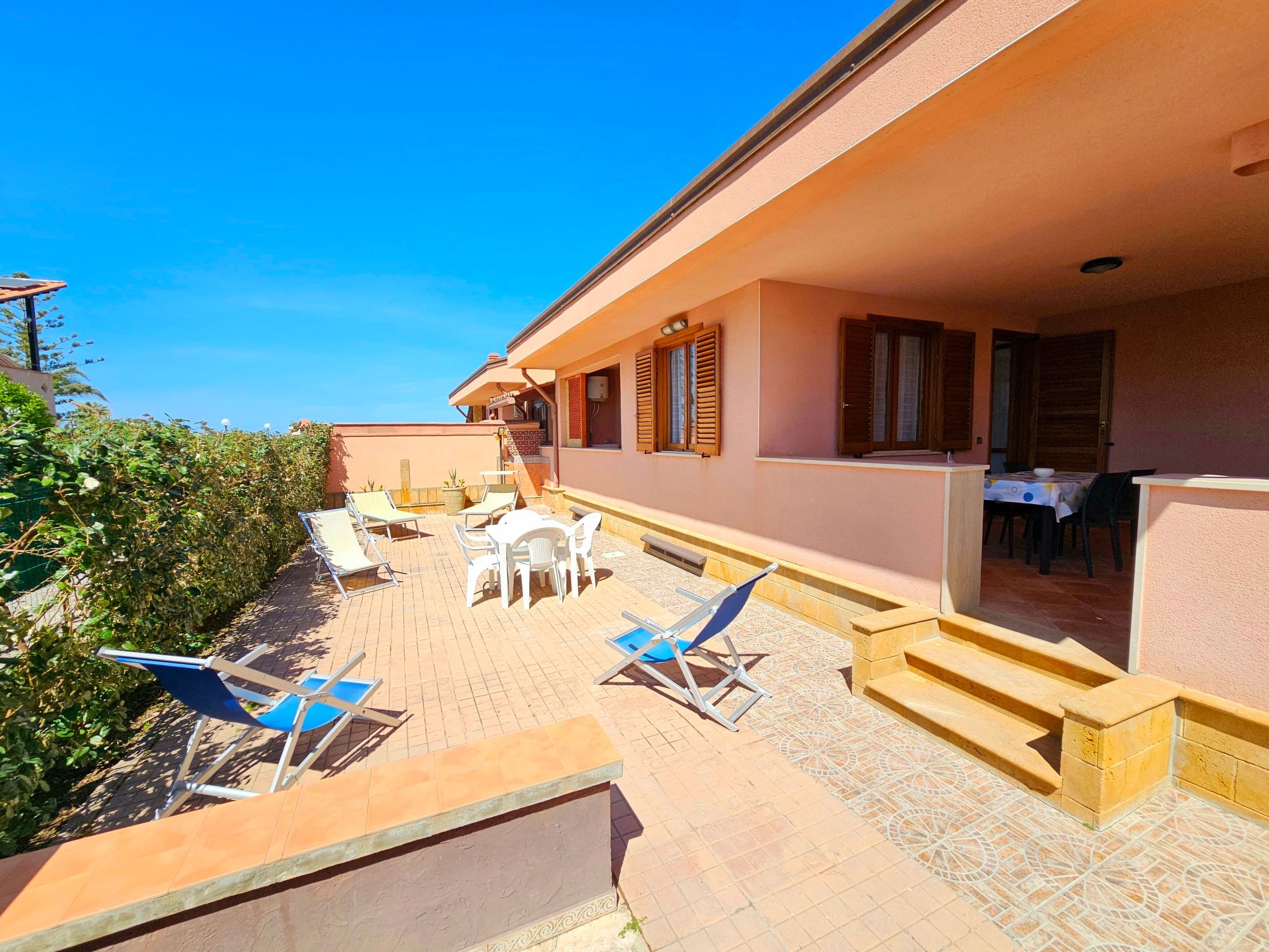 Helle mediterrane Villa mit Veranda und Garten-Binnen