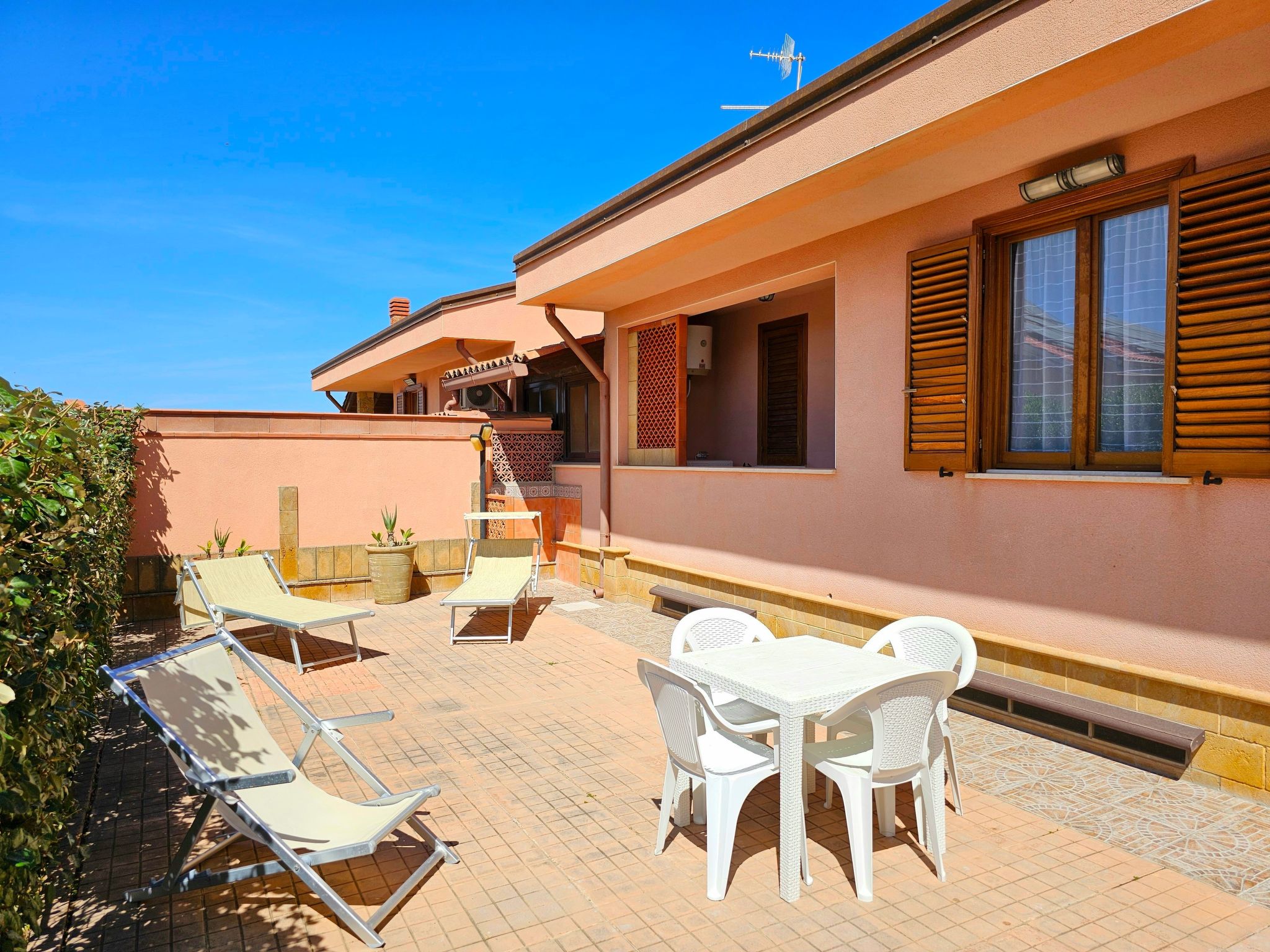 Helle mediterrane Villa mit Veranda und Garten-Binnen