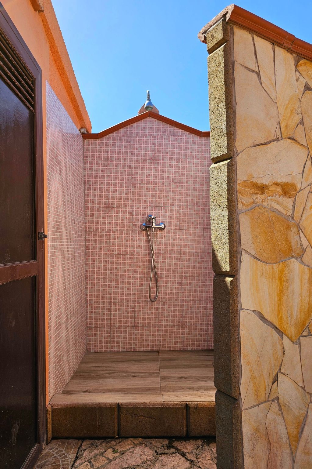 Helle mediterrane Villa mit Veranda und Garten-Binnen