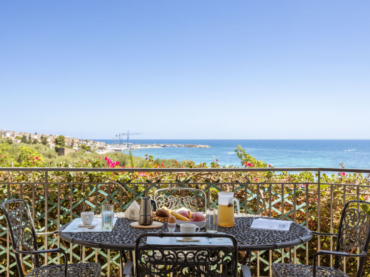 Aan zee: Zonnig appartement Cicladi Paros in Santa Flavia in Santa Flavia