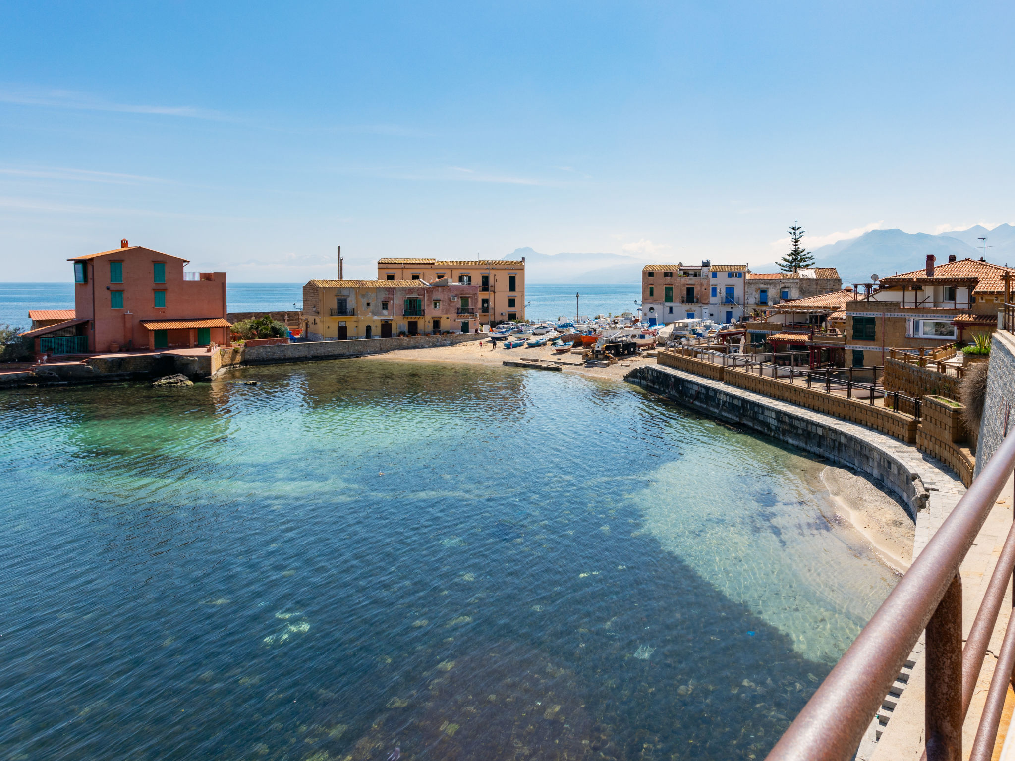 Manderino-Panoramasuite mit Park und Pool-Area