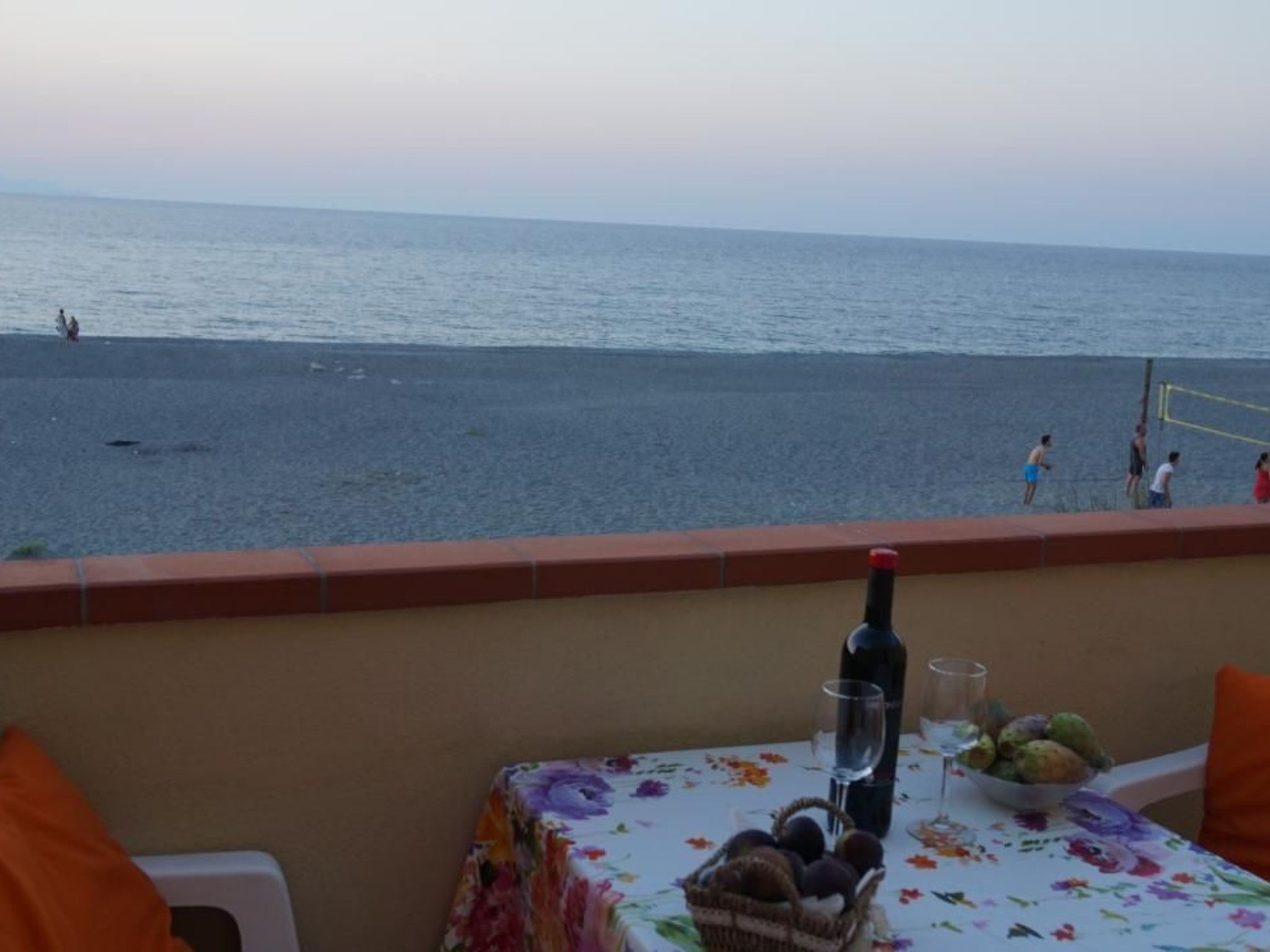 Imagine waking up every morning with the view of the waves of the Tyrrhenian Sea and the Aeolian Islands on the horizon. Our flat, located in one of the most enchanting bays between the Gulf of Tindar..