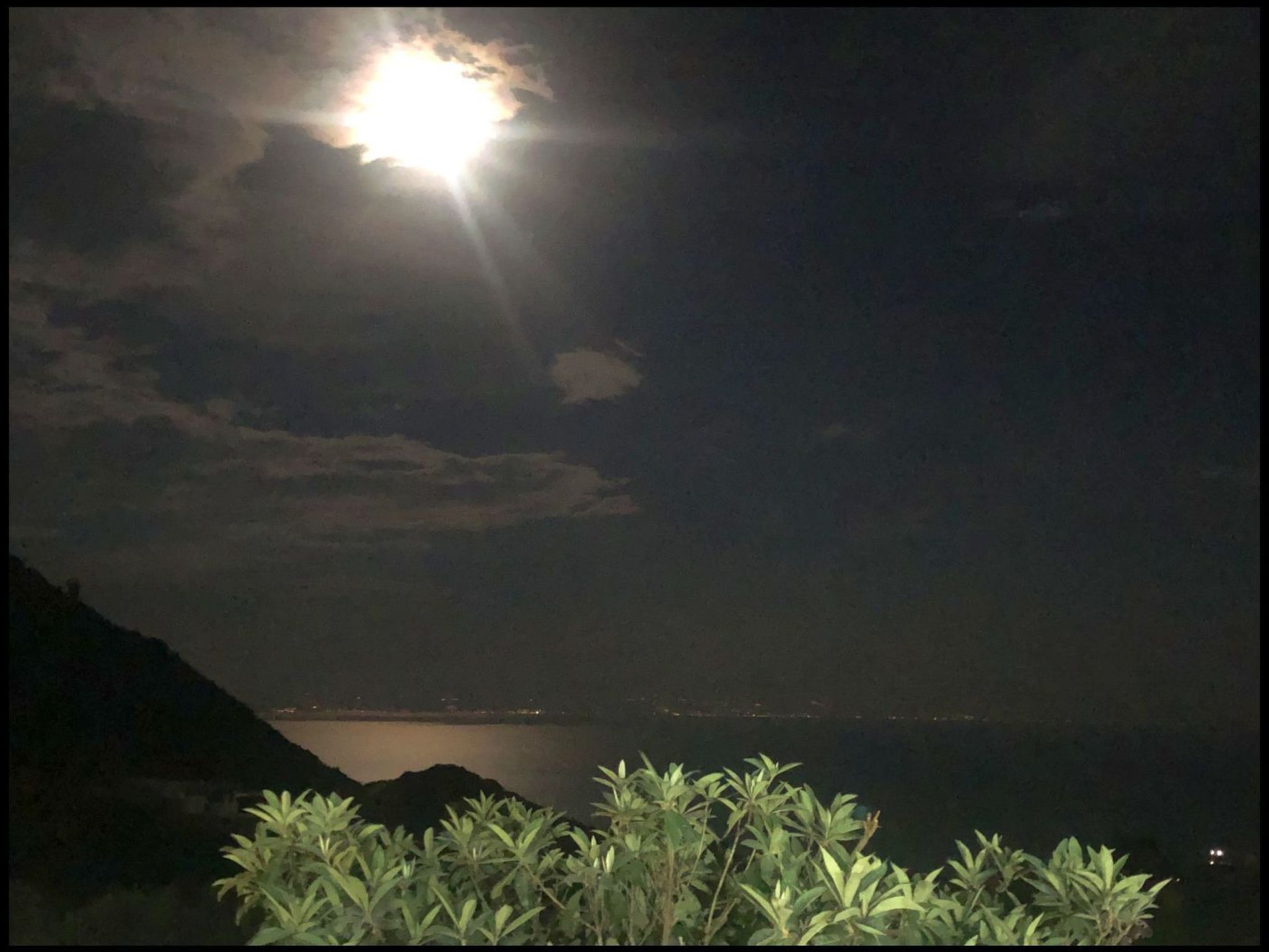 Villa in Panoramasprache, nur wenige Minuten vom Meer entfernt-Image-tags.info