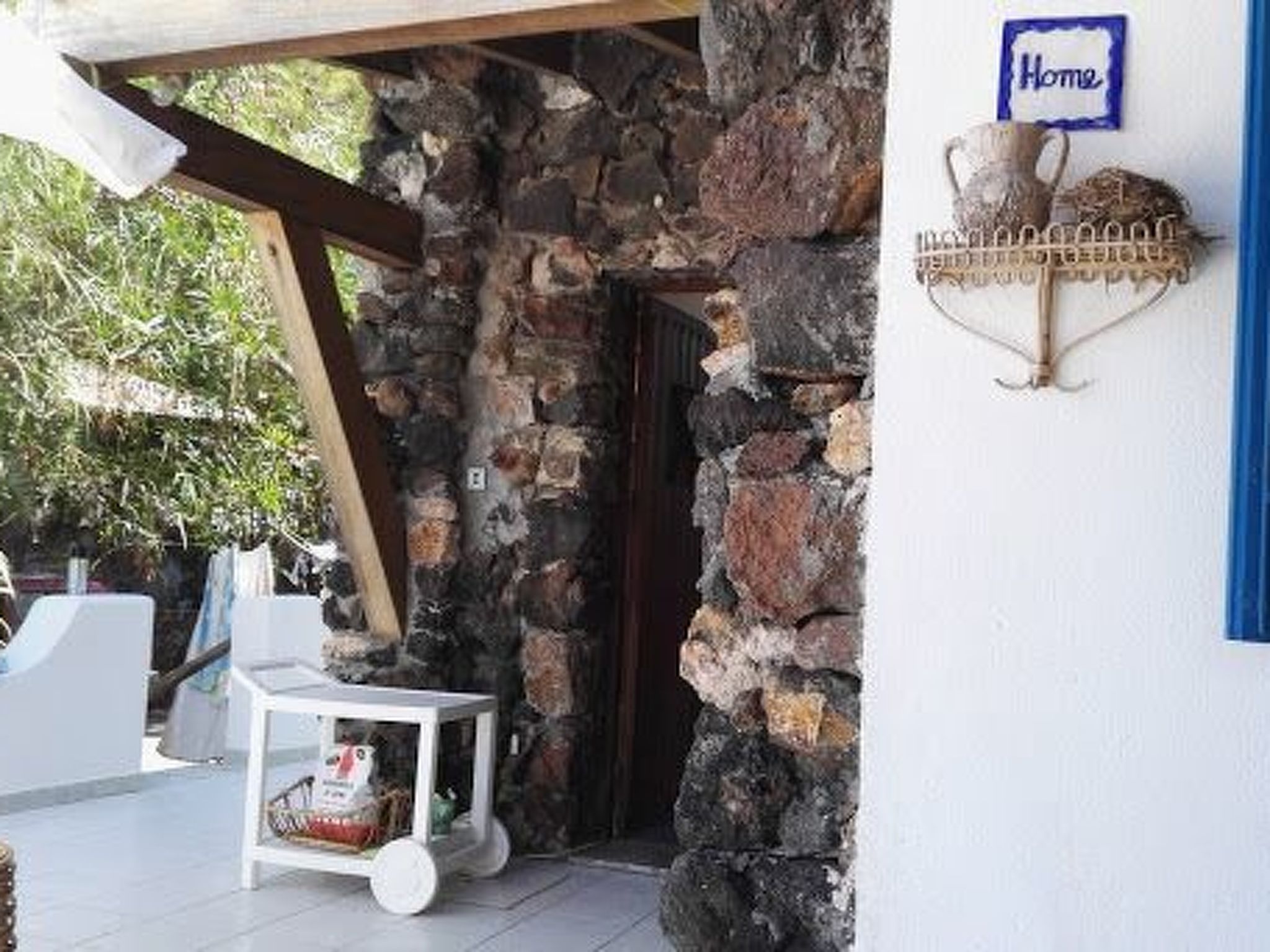 Villa Noir in Vulcanello-Image-tags.info