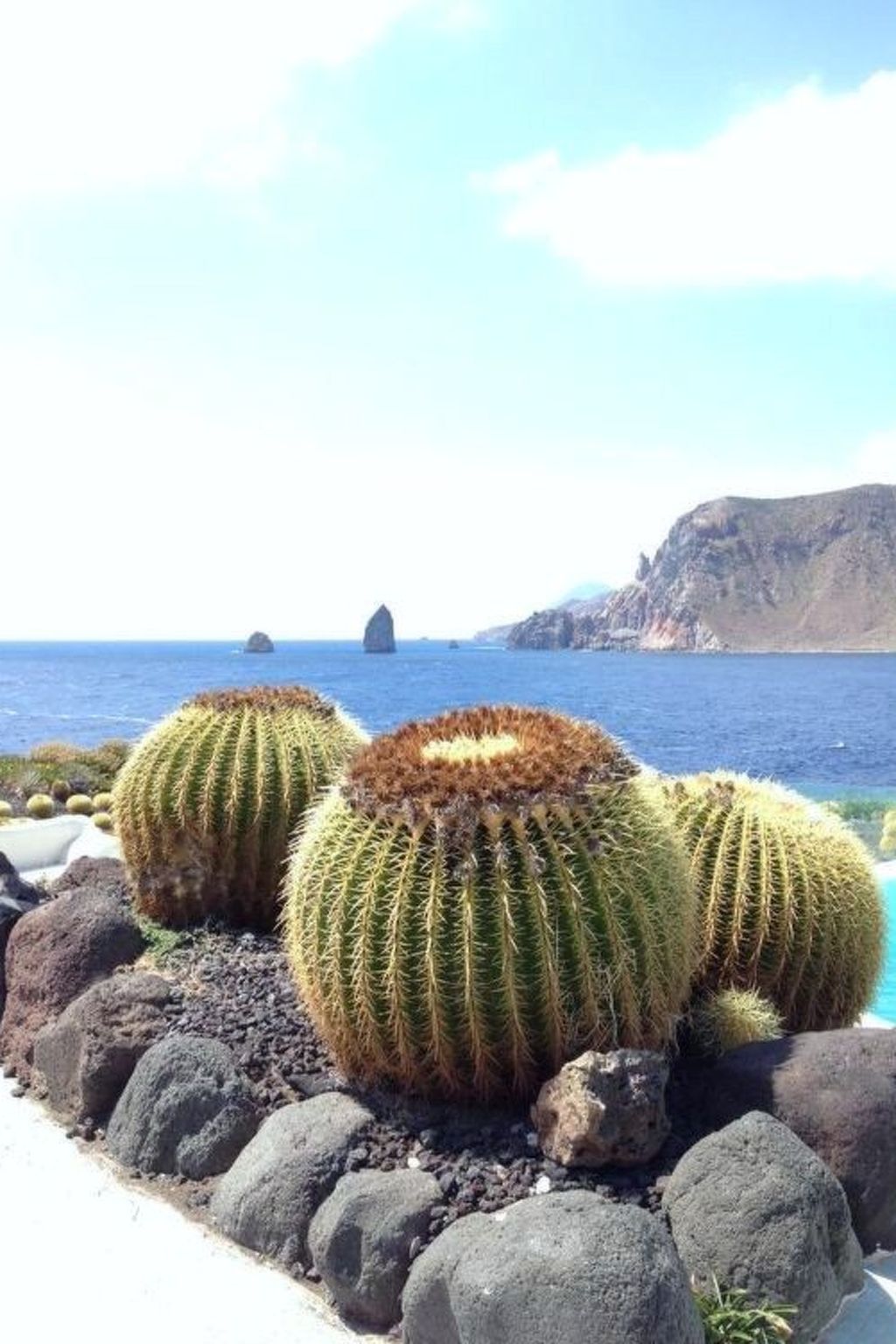 Villa Noir in Vulcanello-Image-tags.info