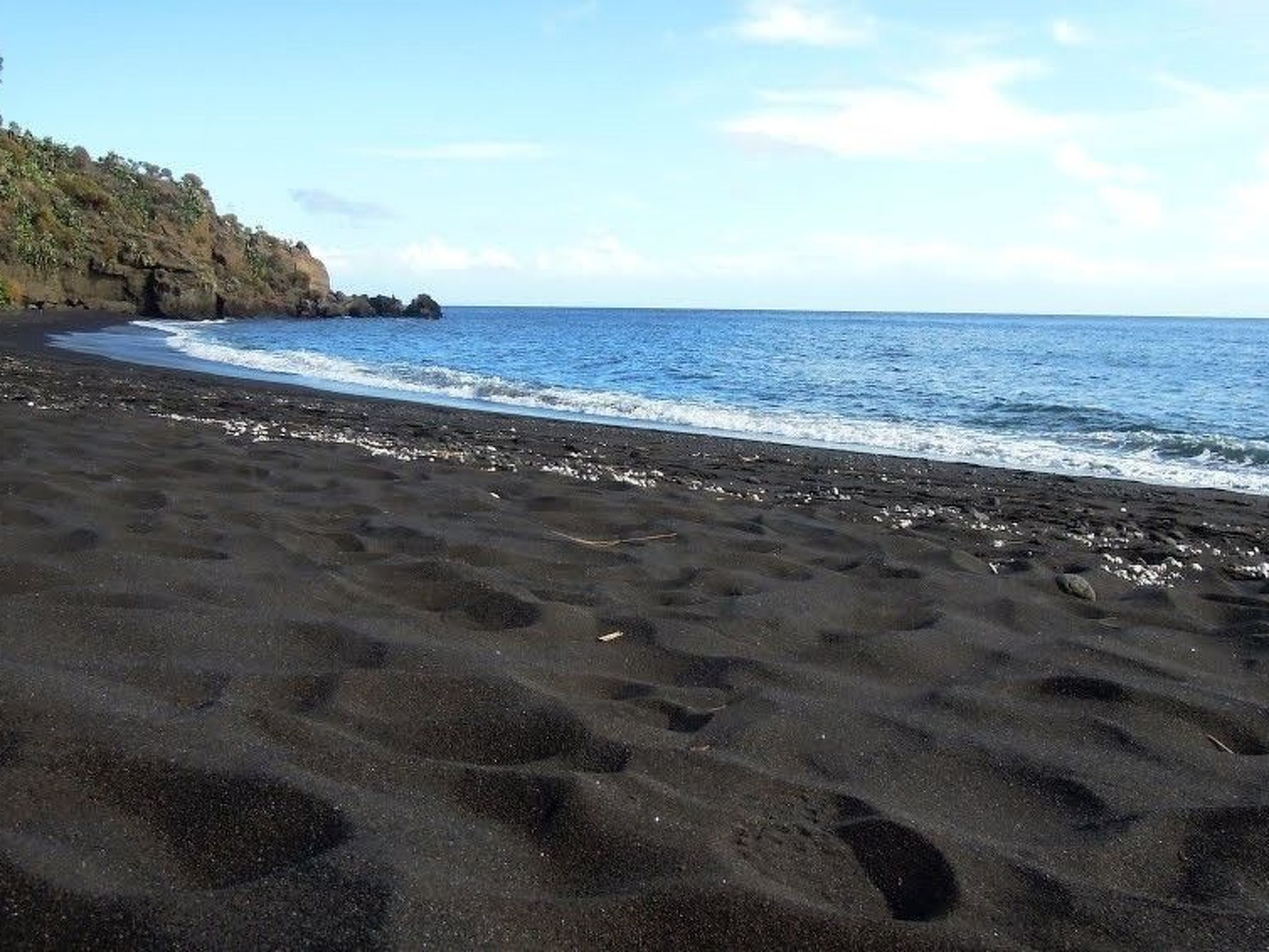 Villa Noir in Vulcanello-Image-tags.info