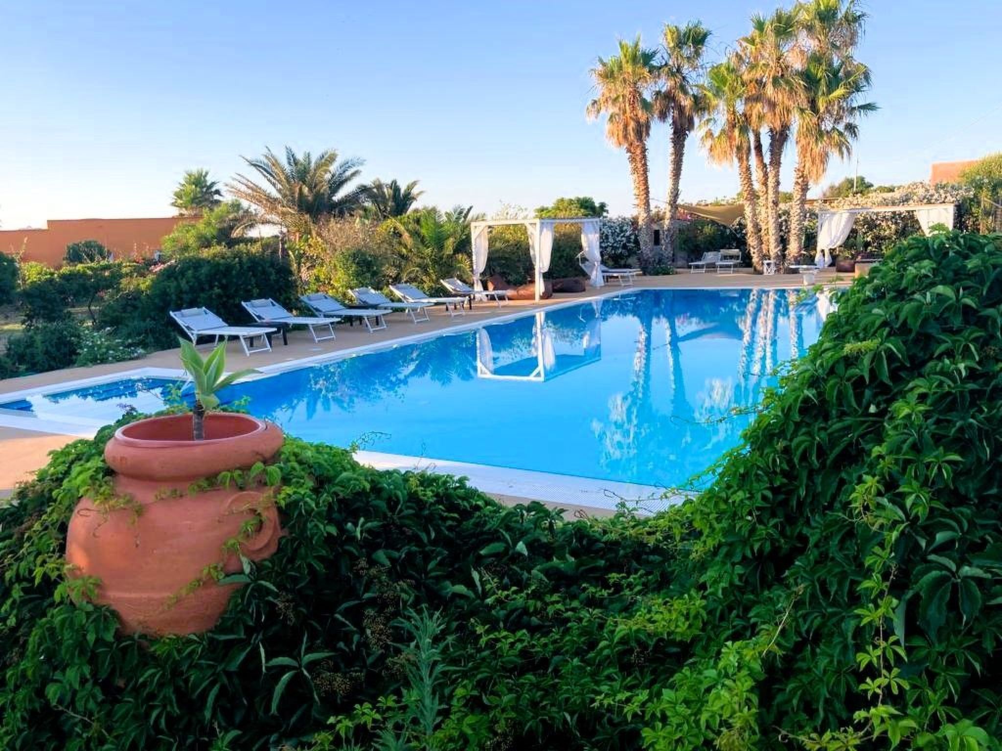 The accommodation is located on the ground floor.Garden, private parking, Wi-fi, A/C, gym and access to all scheduled fitness courses during the period of stay. Breakfast room by the pool. 2 covered t..