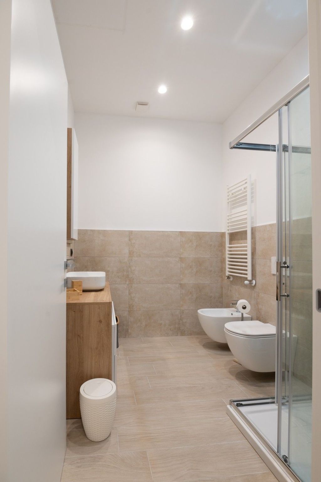 Bei Tante Gina-Dedans