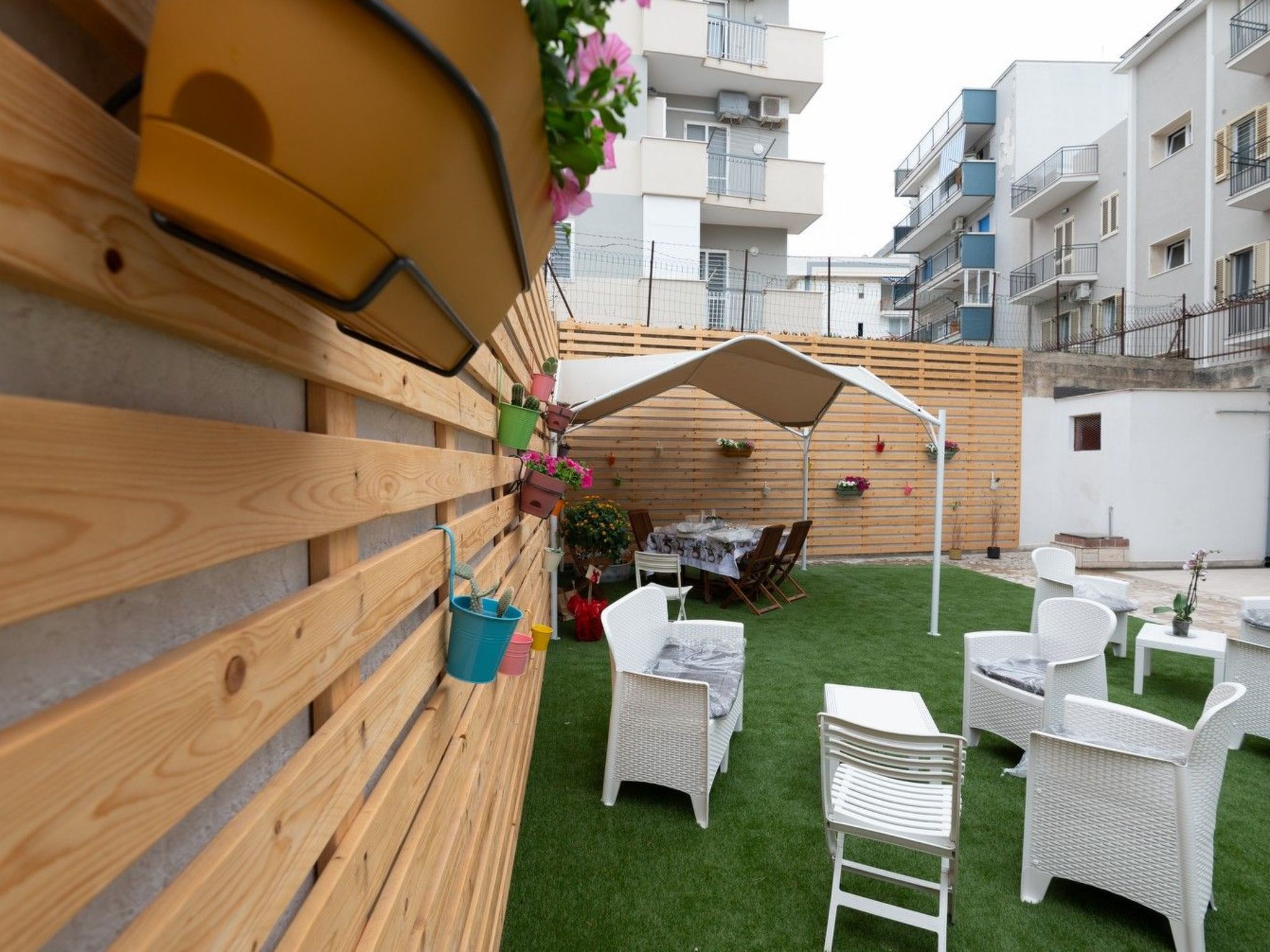 Bei Tante Gina-Dedans