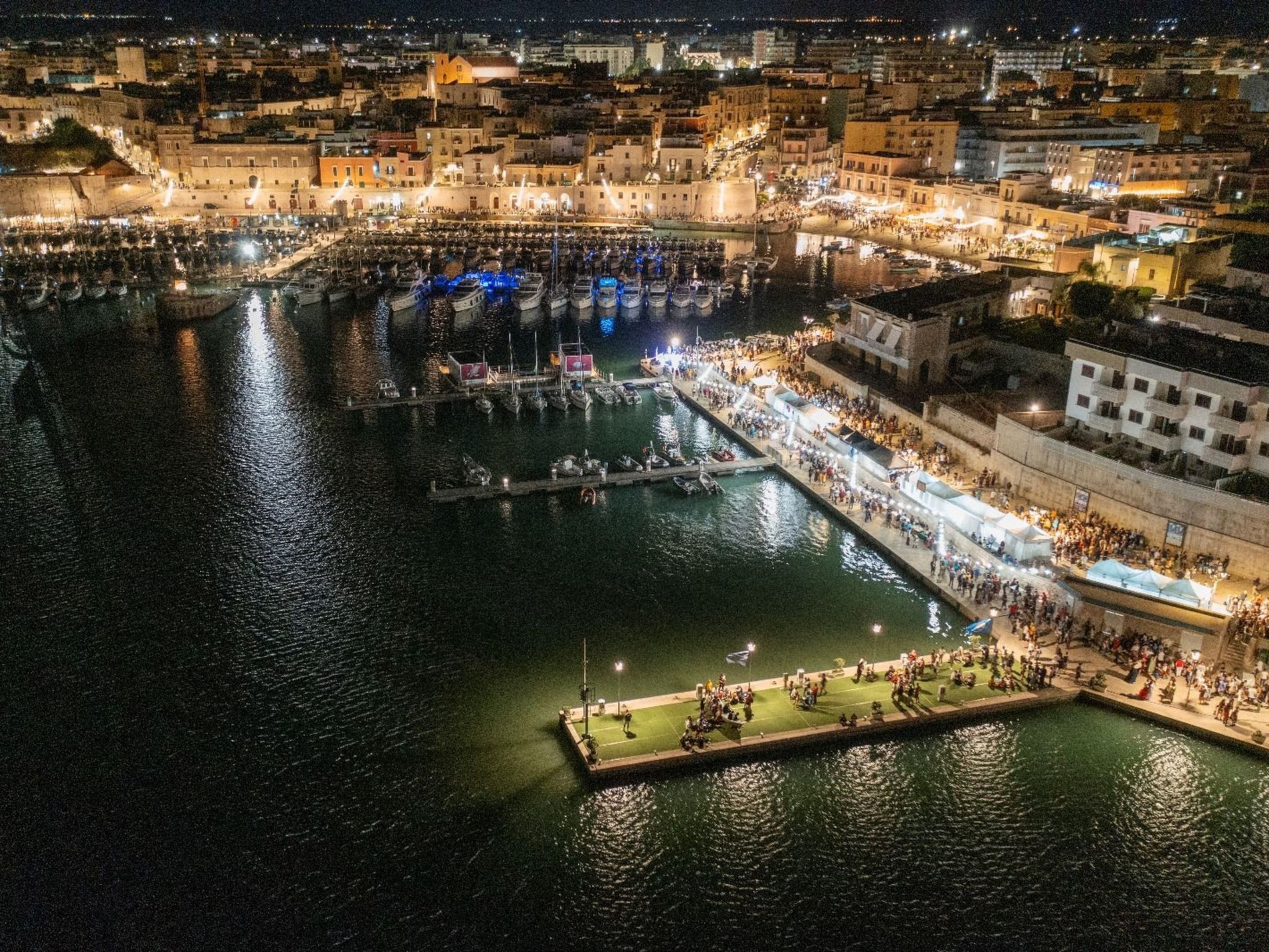 Bei Tante Gina-Dedans