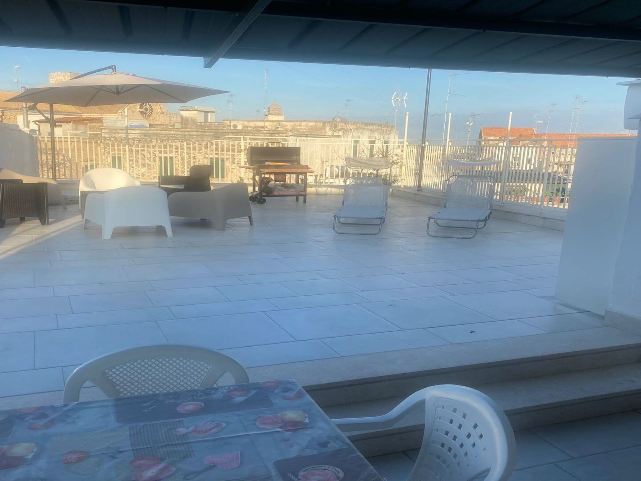 Chalet 'Weißes Haus' mit Wasserblick-Buiten