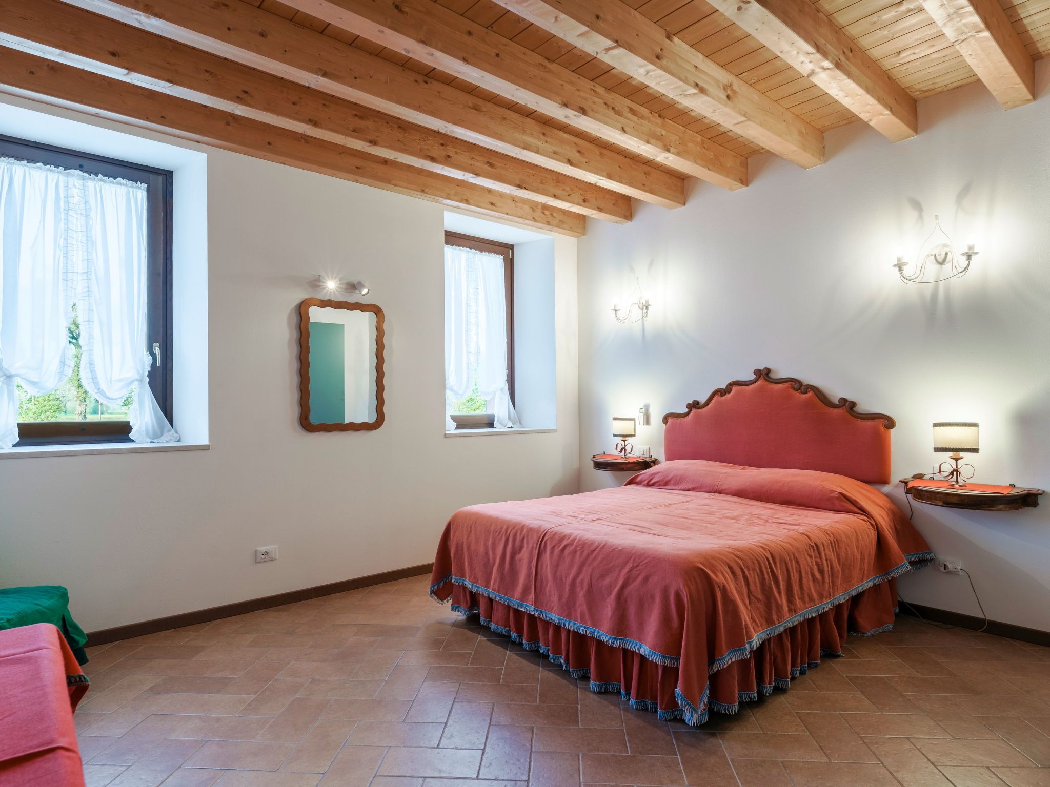 Zweizimmerwohnung mit Doppelbett und zwei Schlafsofas-Image-tags.info