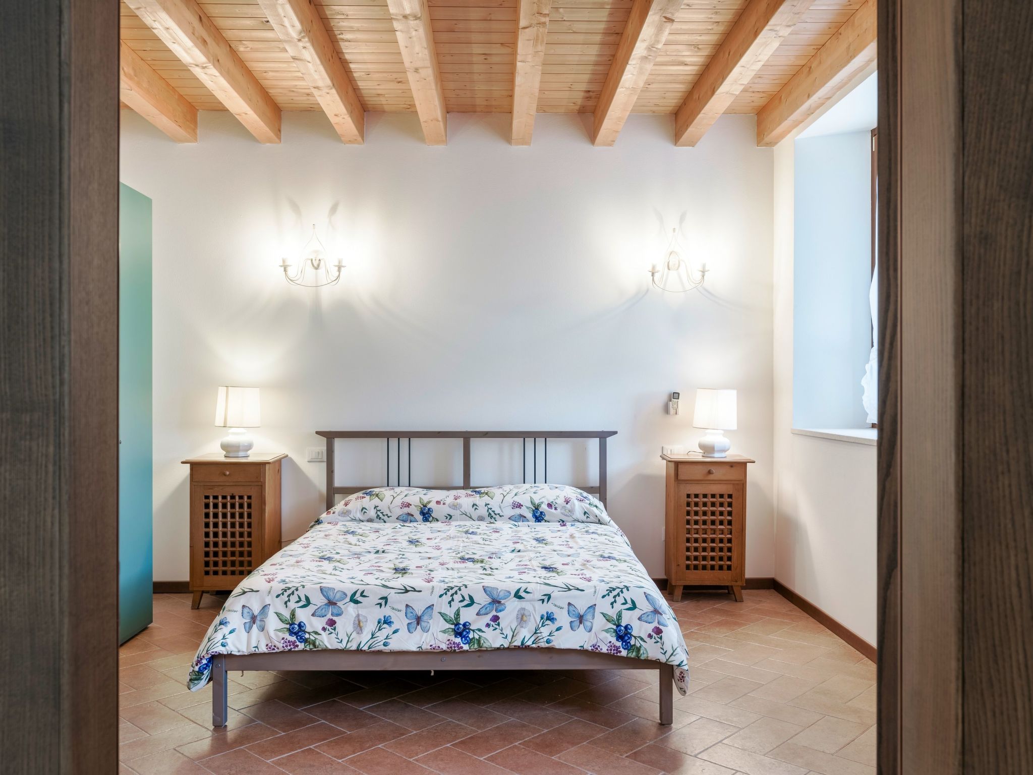 Zweizimmerwohnung mit Doppelbett und zwei Schlafsofas-Image-tags.info