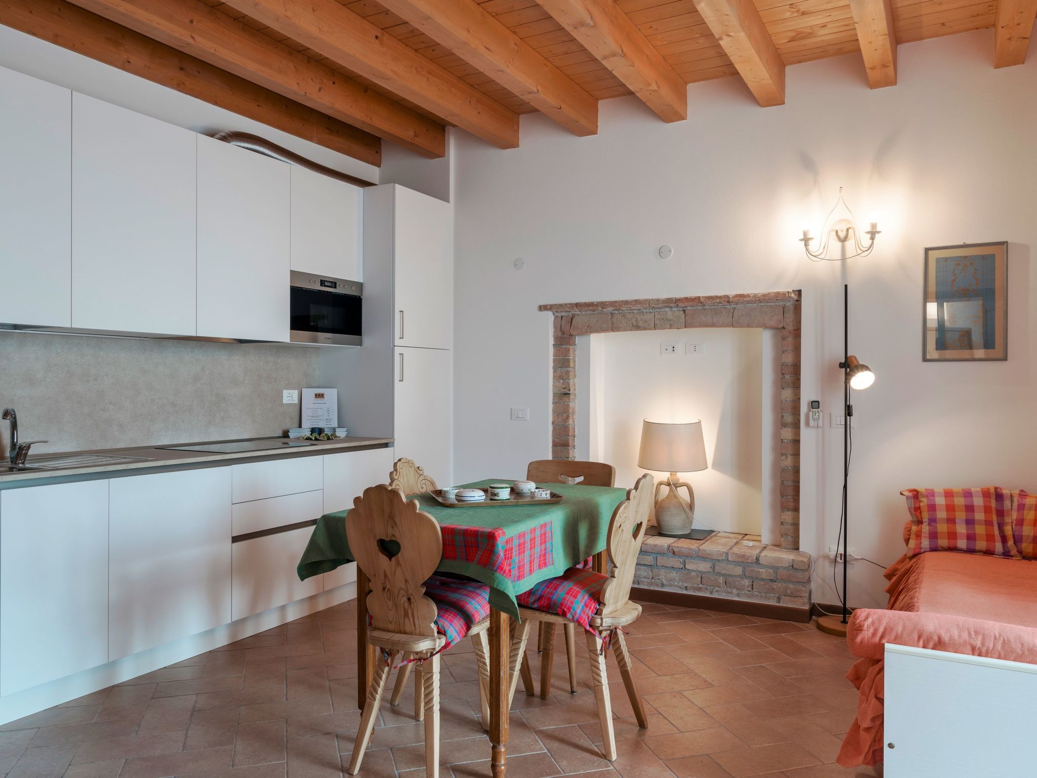 Zweizimmerwohnung mit zwei Einzelbetten und Schlafsofa