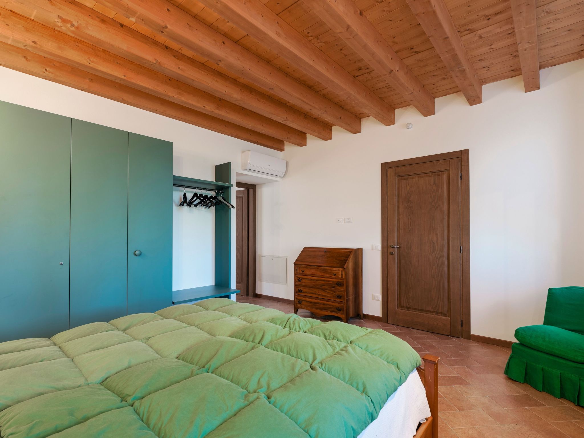 Zweizimmerwohnung mit zwei Einzelbetten und Schlafsofa-Image-tags.info