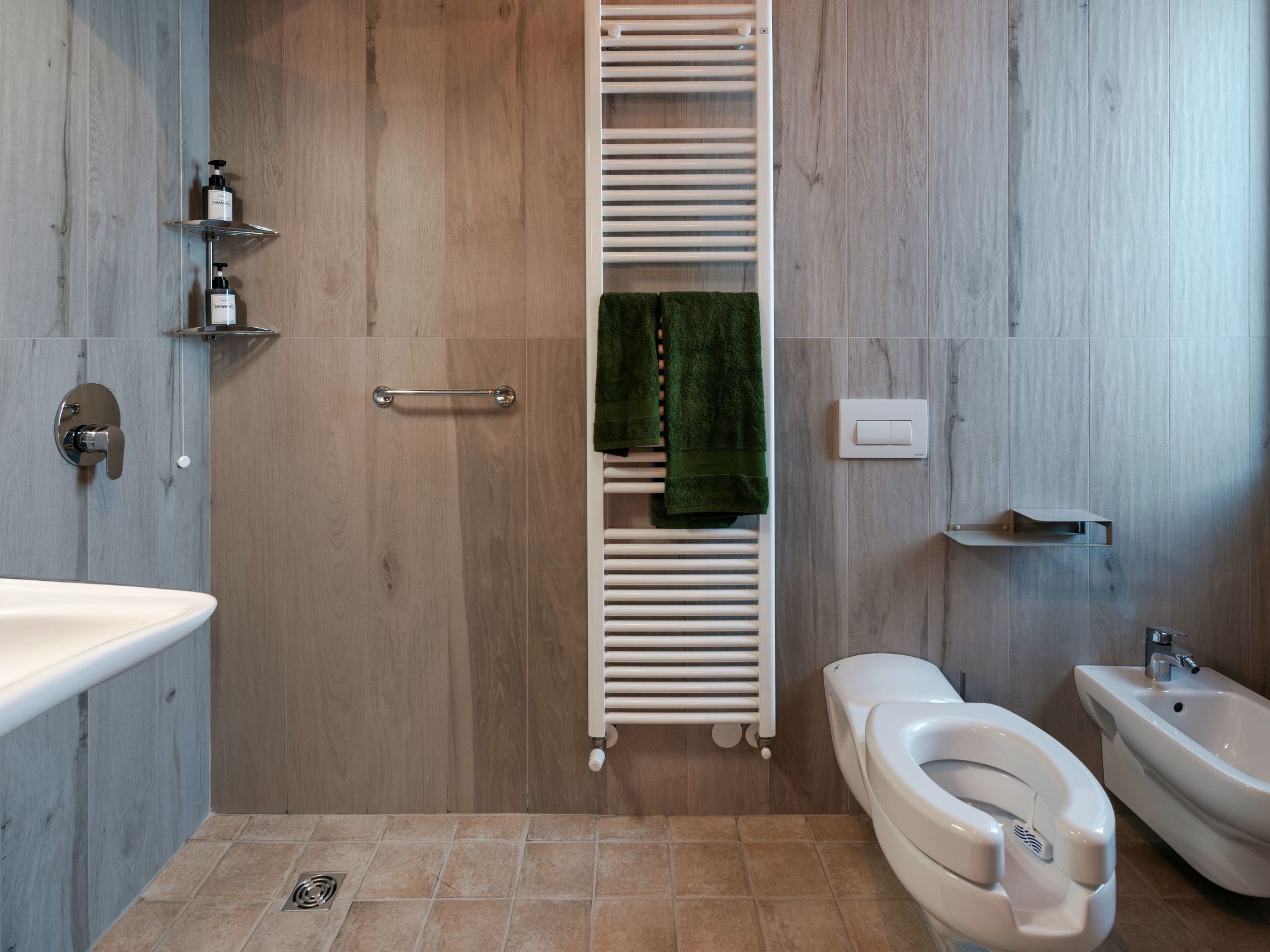 Zweizimmerwohnung mit zwei Einzelbetten und Schlafsofa-Image-tags.info