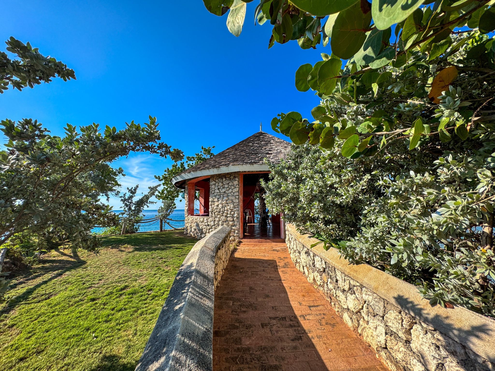Unvergessliche Villa, eine atemberaubende Flucht direkt am Strand — Terrace (4 of 86)
