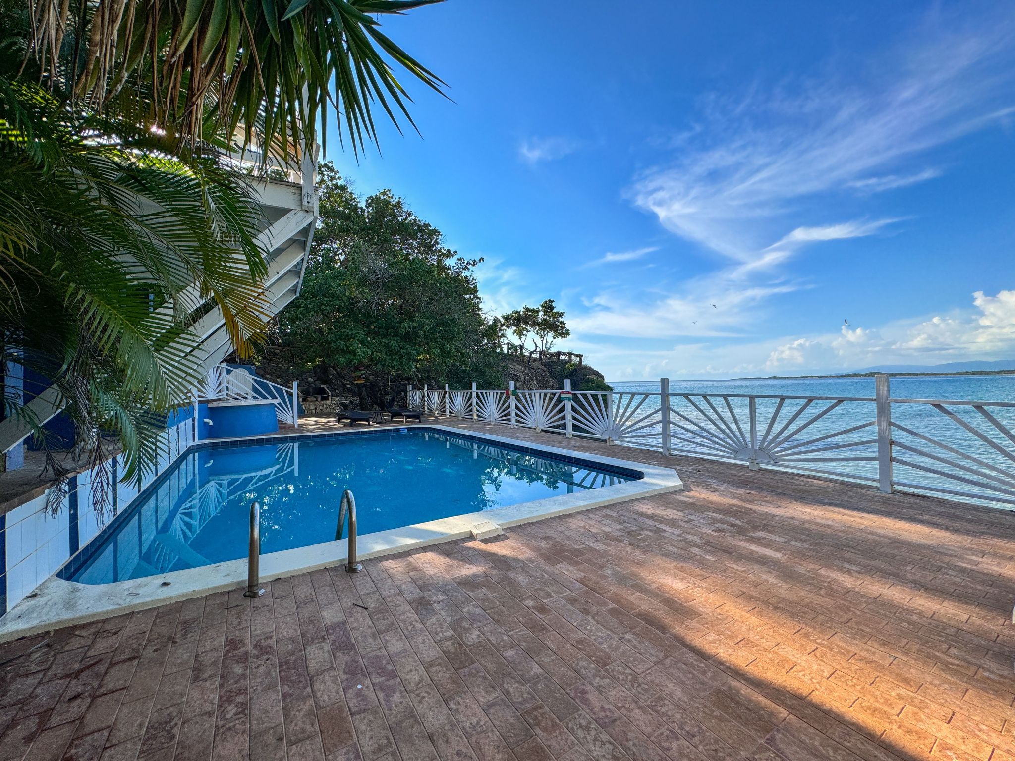 Unvergessliche Villa, eine atemberaubende Flucht direkt am Strand — Pool Outdoor (2 of 86)