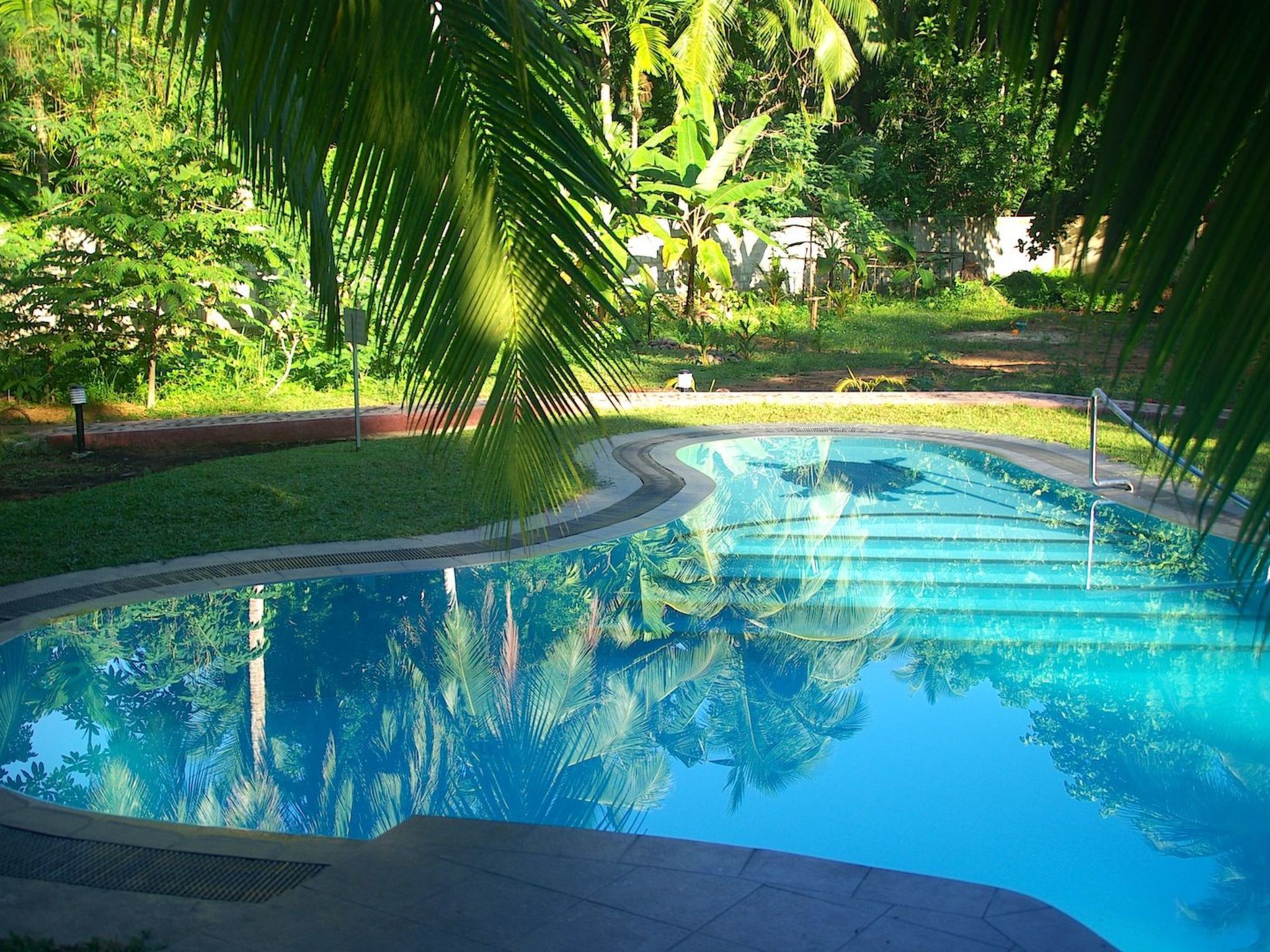 in Habaraduwa mit Eigener Terrasse — Pool Outdoor (3 of 45)
