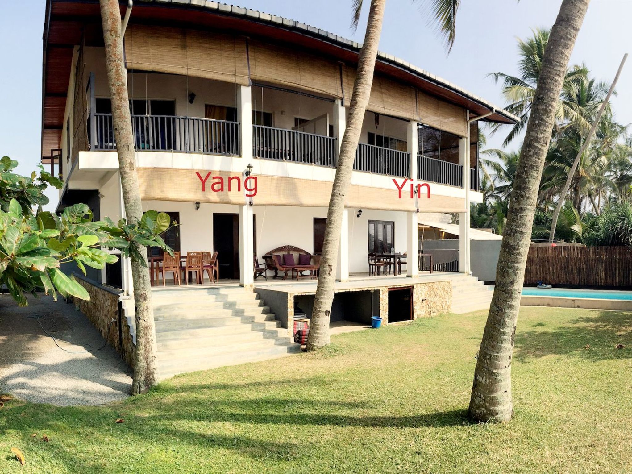 Doppelhaushälfte der Villa, direkt am Strand von Hikkaduwa in Sri Lanka gelegen — Terrace (3 of 39)