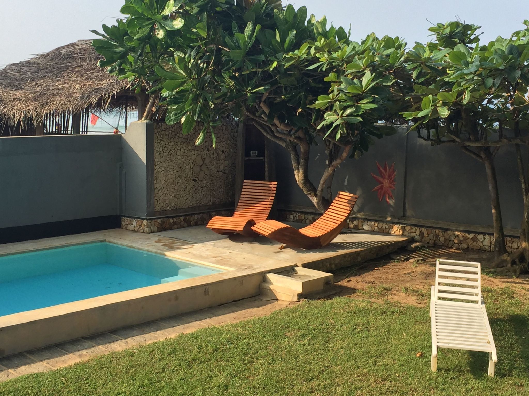 Doppelhaushälfte der Villa, direkt am Strand von Hikkaduwa in Sri Lanka gelegen — Terrace (4 of 39)