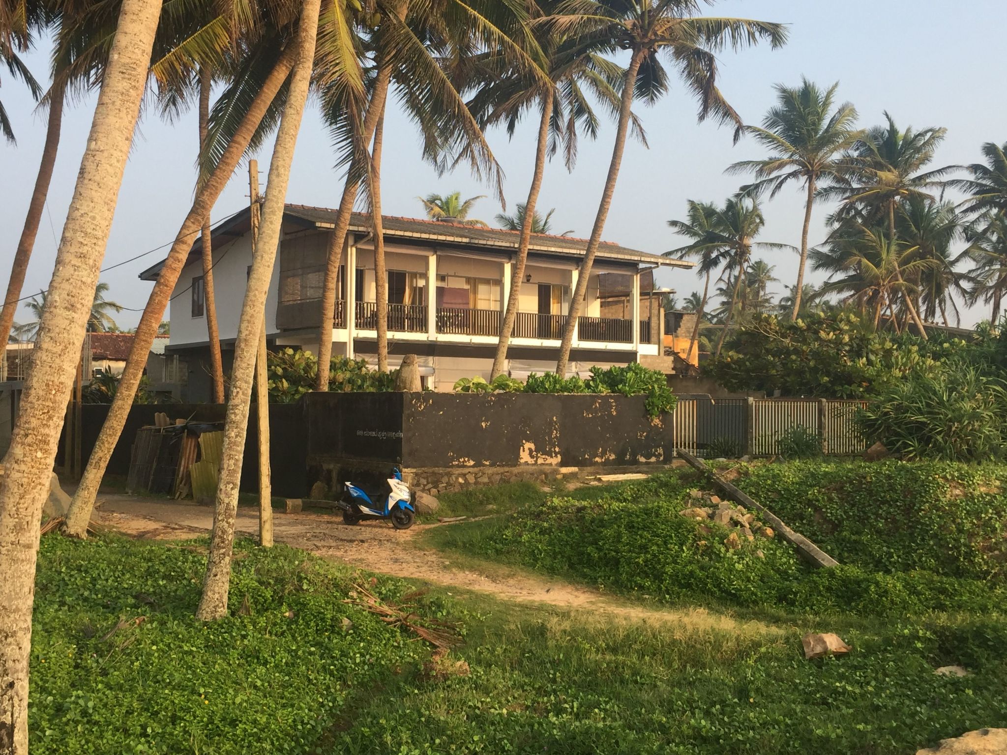 Maison Doppelhaushälfte der Villa, direkt am Strand von Hikkaduwa in Sri Lanka gelegen – Extérieur de la maison, photo 24 sur 48