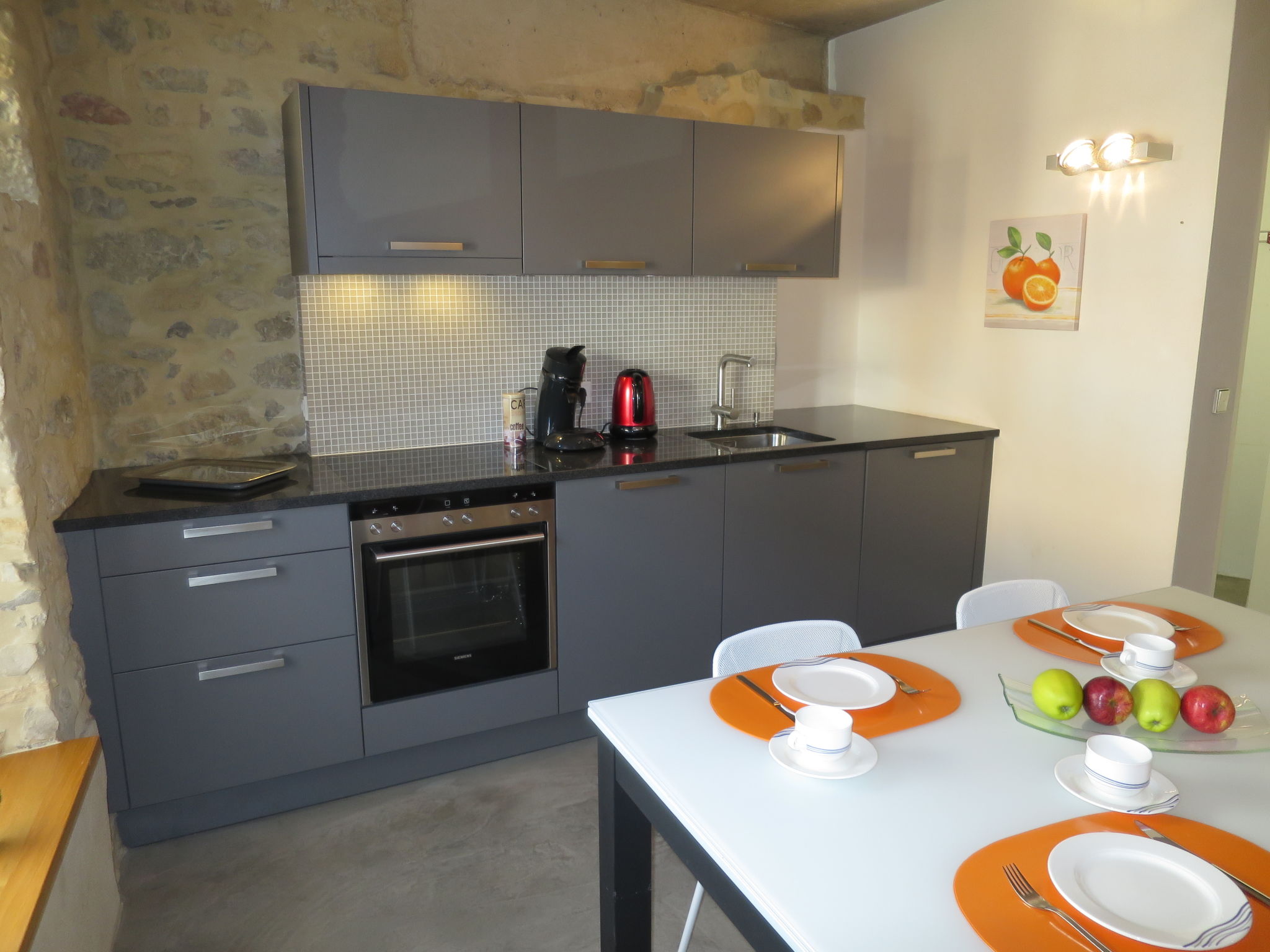 Maison Syr – Cuisine et coin repas, photo 13 sur 26