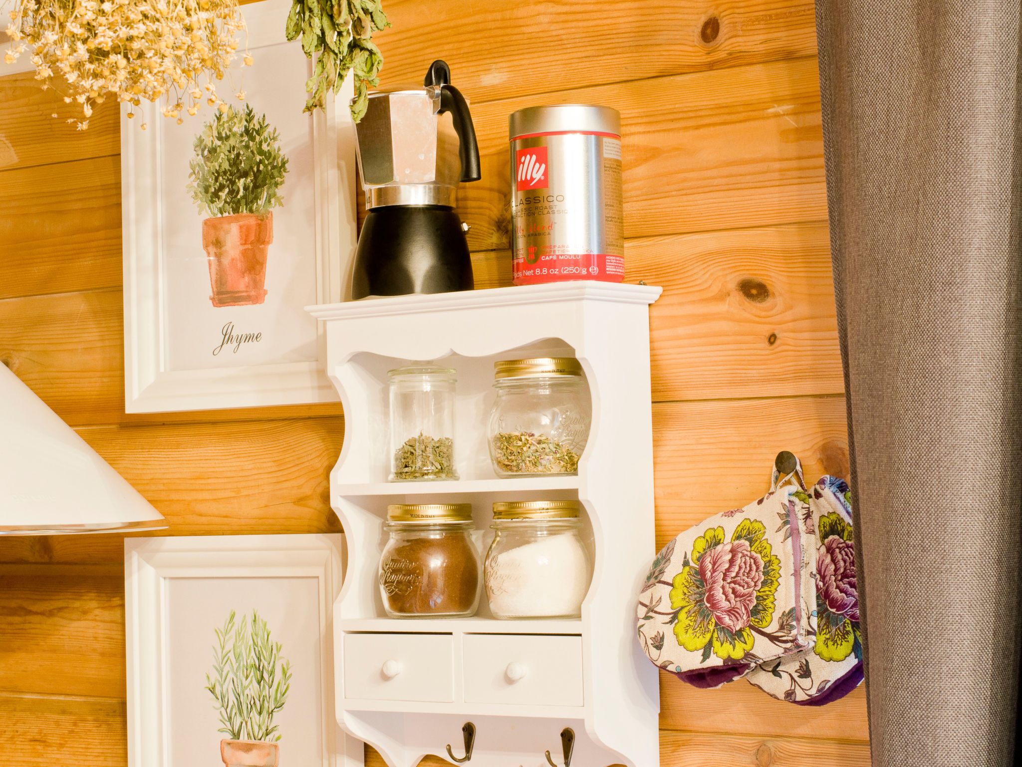 Mit eigenem Parkplatz-Inside