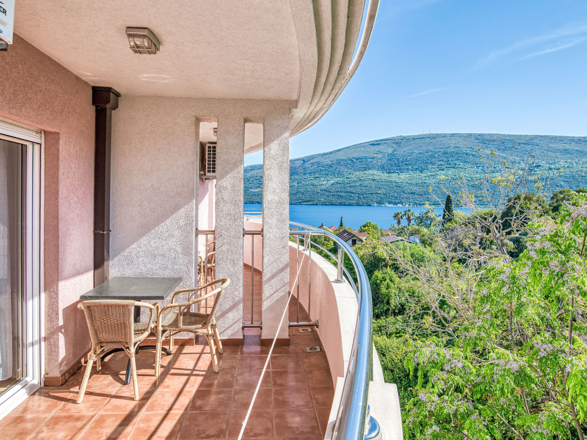 Wohnung "Premier" mit Meerblick - Buiten