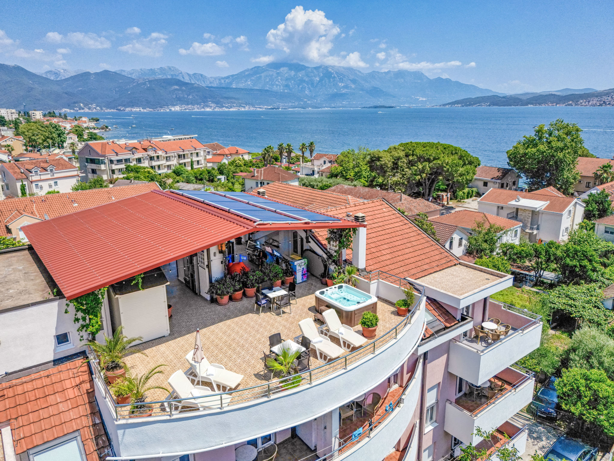 Wohnung "Premier" mit Meerblick - Buiten