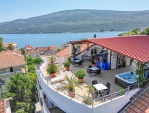 Comfortabel appartement Clasik met balkon in Herceg Novi, Montenegro - thumbnail 1