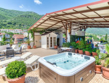 Compacte studio aan de Montenegrijnse kust, op 90 meter van zee en meer - thumbnail 1