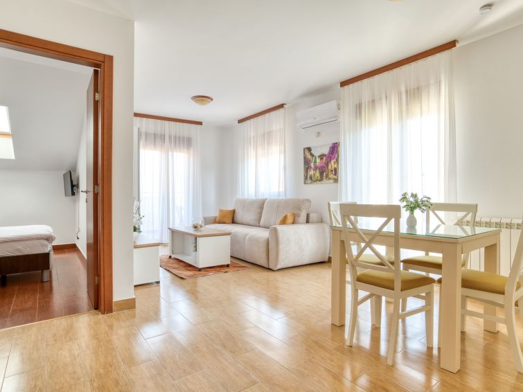 Appartement aan zee met sauna en whirlpool in Herceg Novi in Herceg Novi