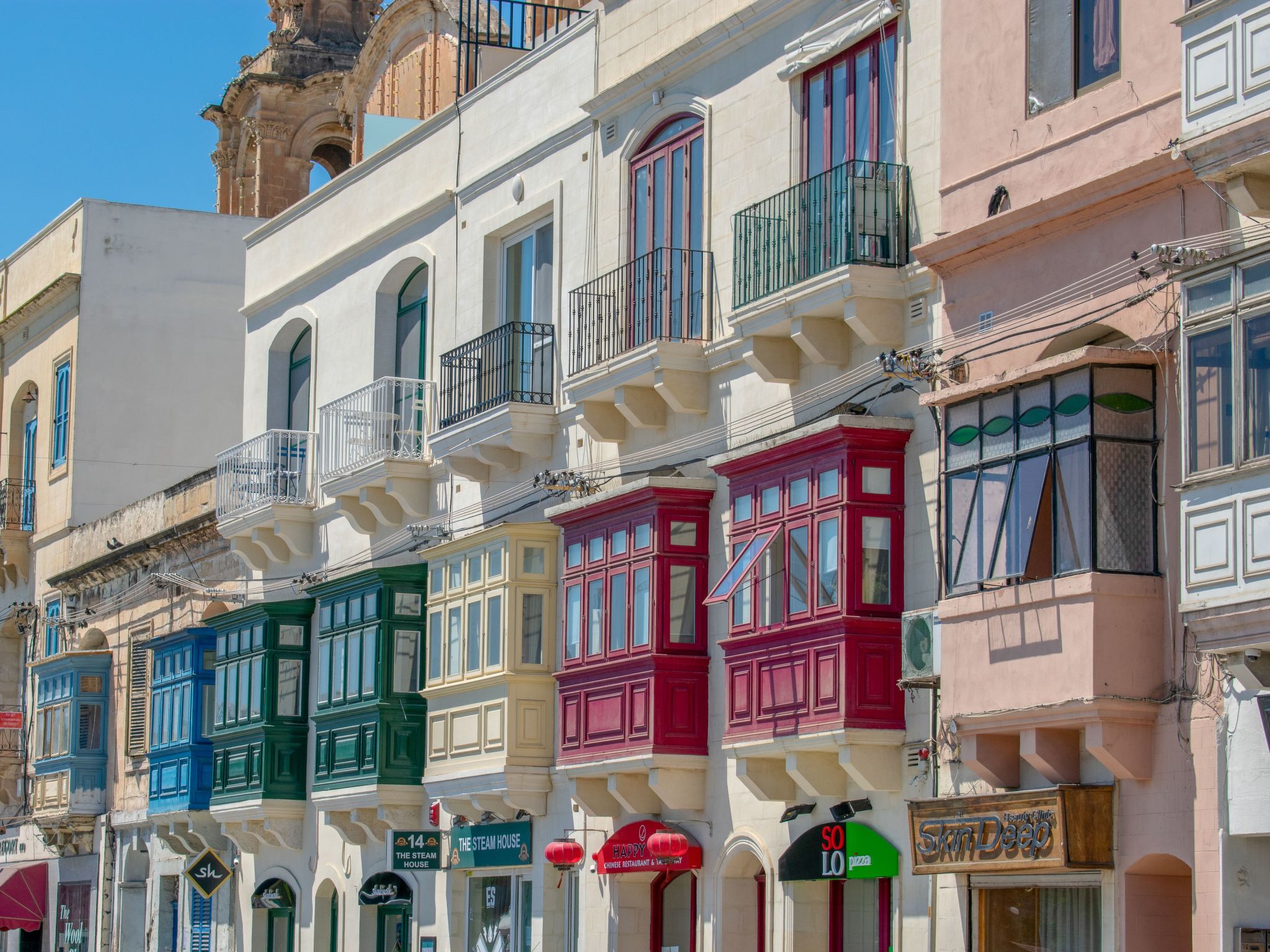 This exclusive holiday apartment is located in the heart of Msida, close to the great church, and only approximately 100 m away from the marina. The promenade, restaurants, bars, shops and the bus sto..