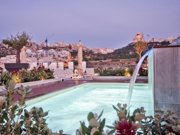 1 BDR superior balcony Luna